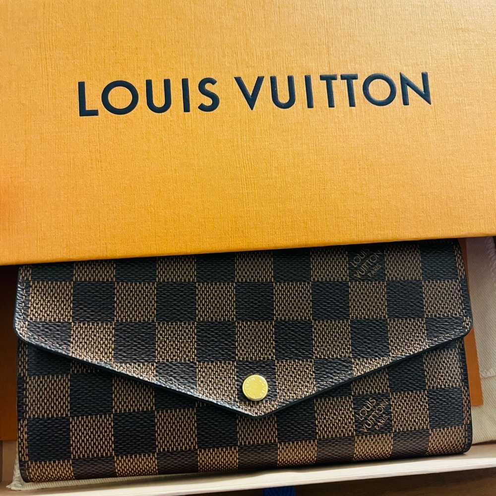 SOLD‼️Louis Vuitton Sarah long wallet with box and dust bag